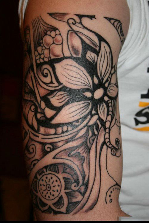 tatouage fleur homme bras