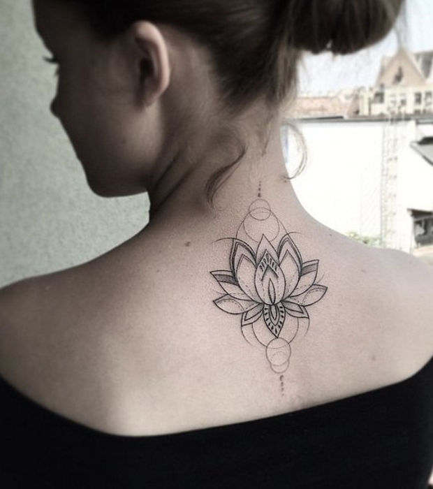 tatouage fleur lotus