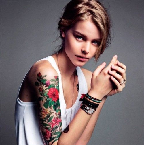 tatouage fleur manchette