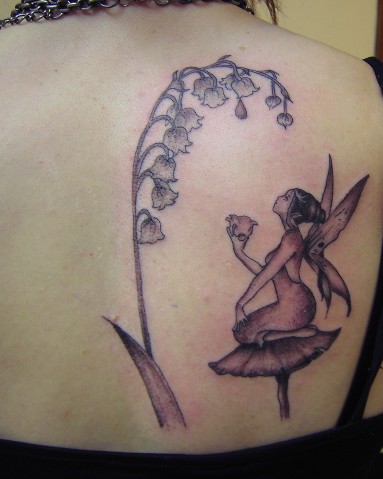 tatouage fleur muguet