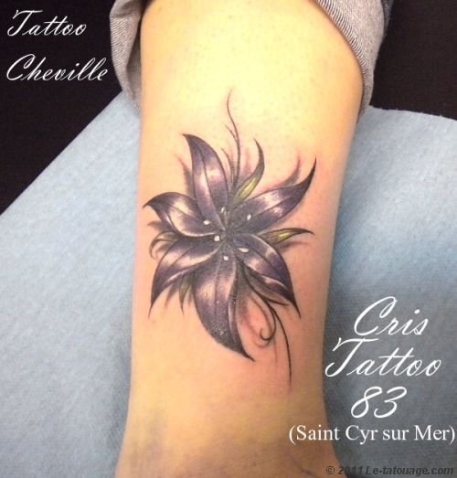 tatouage fleur nenuphare