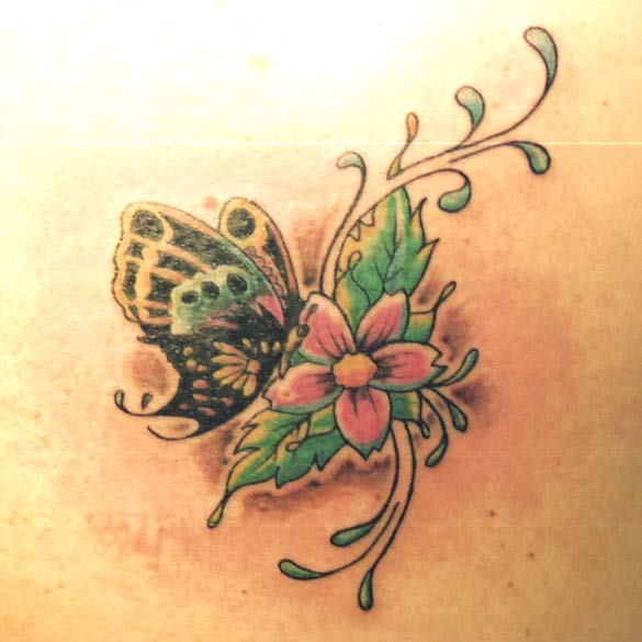 tatouage fleur papillon