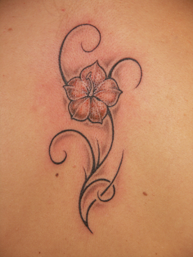 tatouage fleur pensée