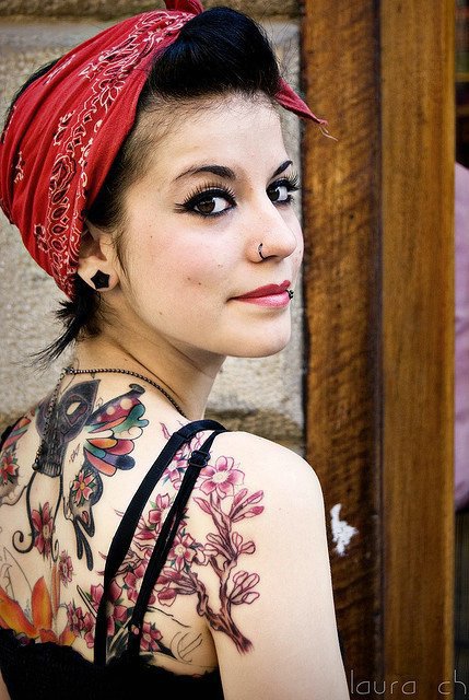 tatouage fleur pin up