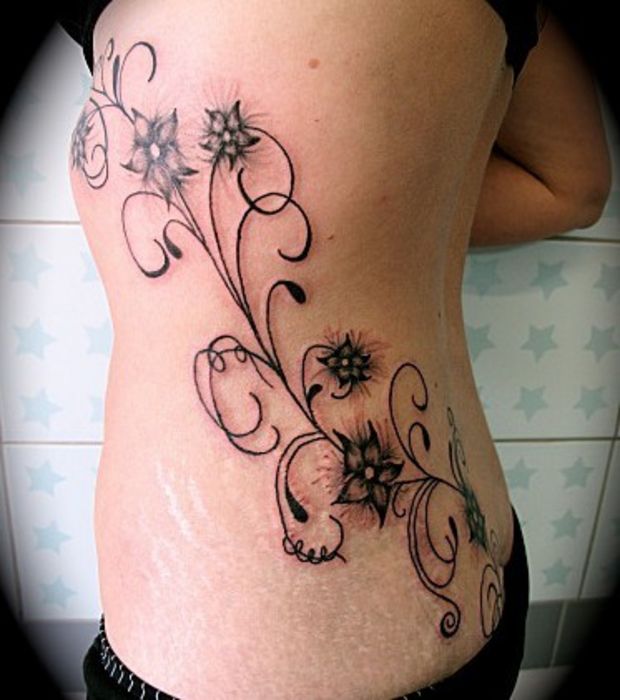 tatouage fleur pour femme