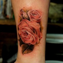 tatouage fleur realiste