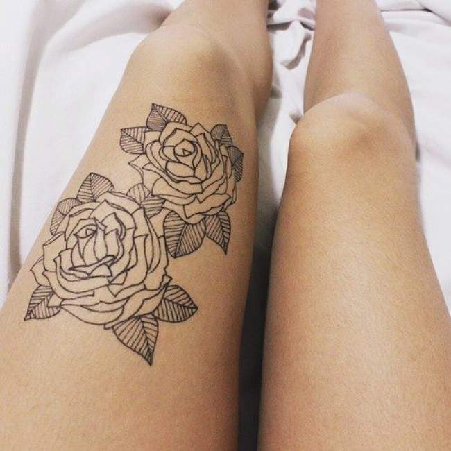 tatouage fleur sur la cuisse