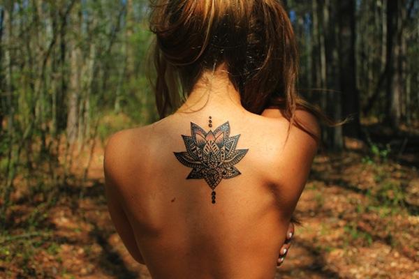 tatouage fleur symbole