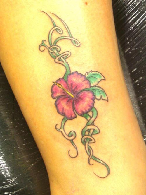 tatouage fleur tiaré