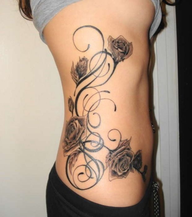 tatouage fleur ventre femme