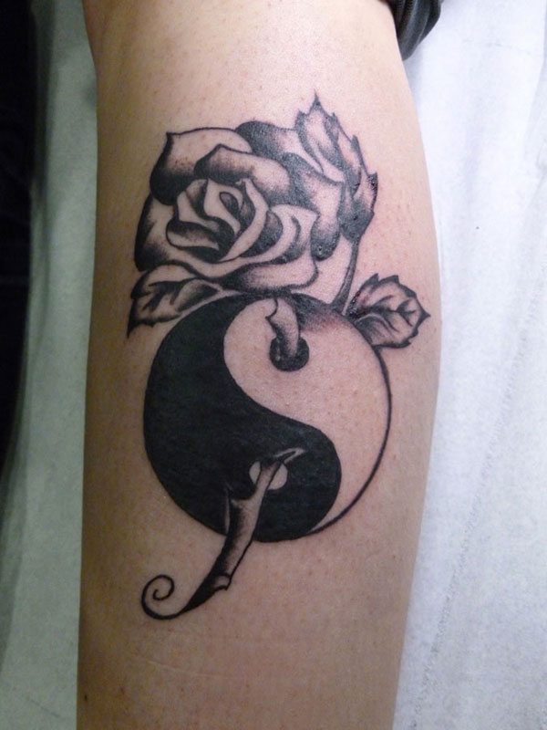 tatouage fleur ying yang
