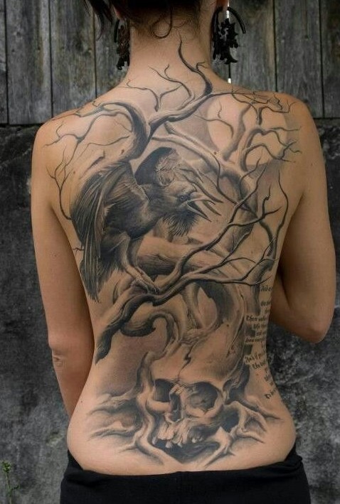 tatouage gothique dans le dos