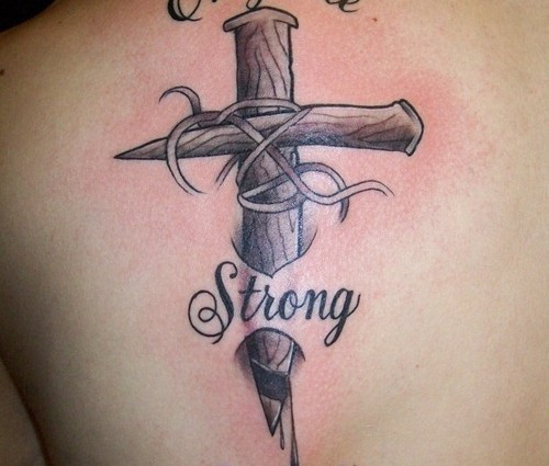 tatouage gothique dans le dos