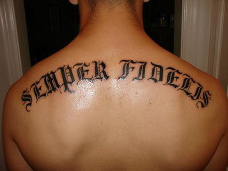 tatouage gothique ecriture