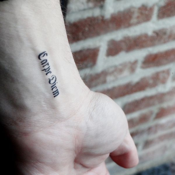 tatouage gothique poignet
