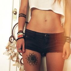tatouage haut cuisse homme