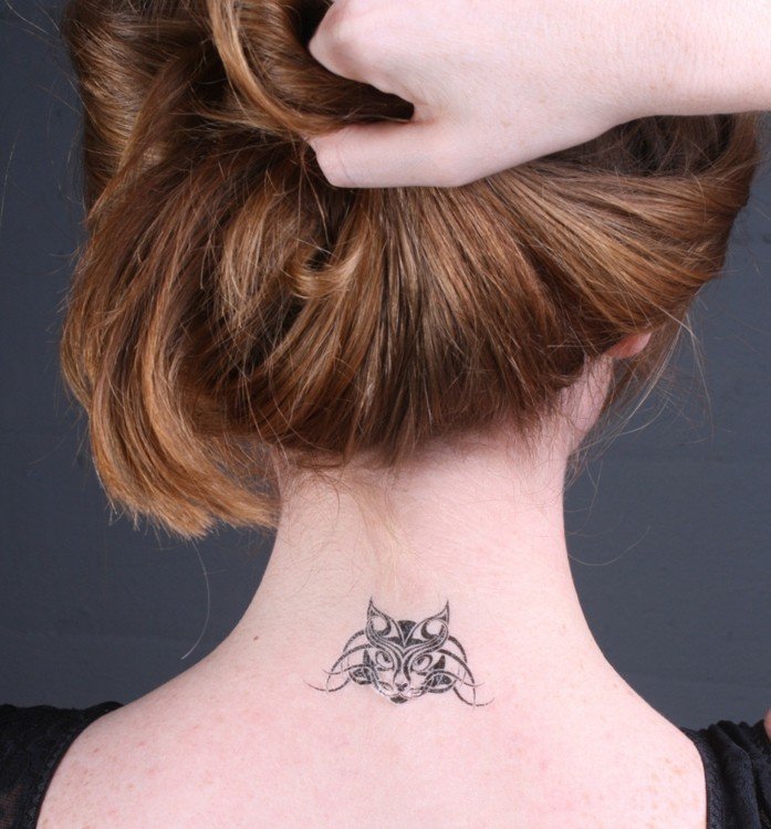 tatouage hibou nuque