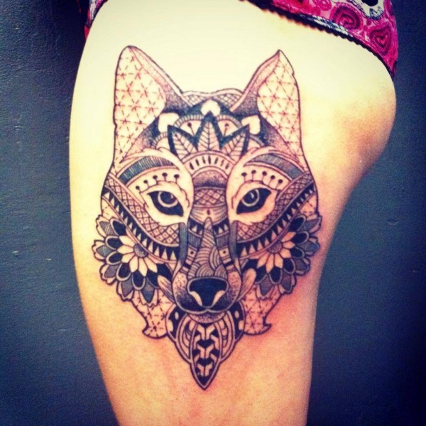 tatouage hibou stylisé