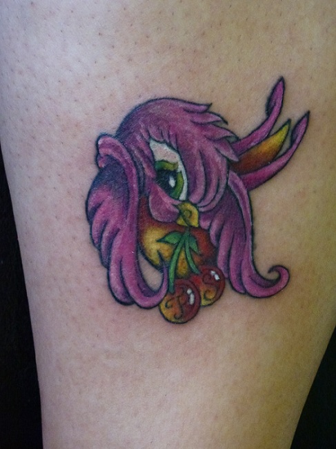 tatouage hirondelle avec cerise