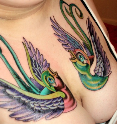 tatouage hirondelle bleu