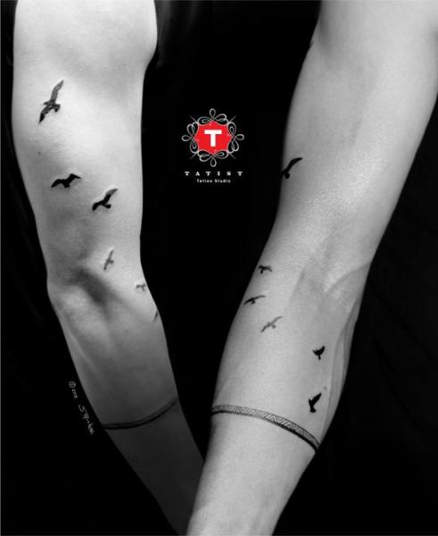 tatouage hirondelle bras
