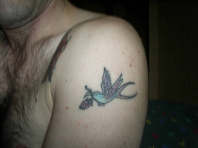 tatouage hirondelle et rose
