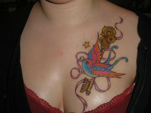 tatouage hirondelle et rose