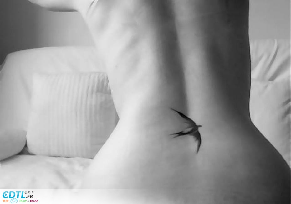 tatouage hirondelle liberté