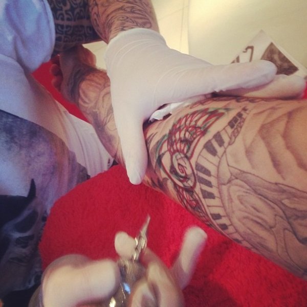 tatouage hirondelle m pokora