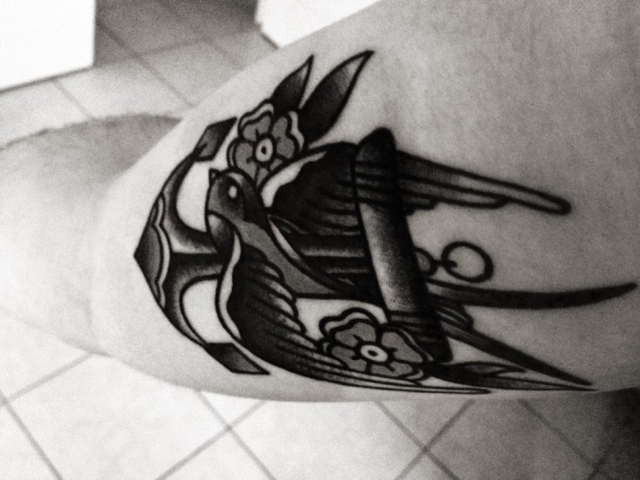 tatouage hirondelle old school homme