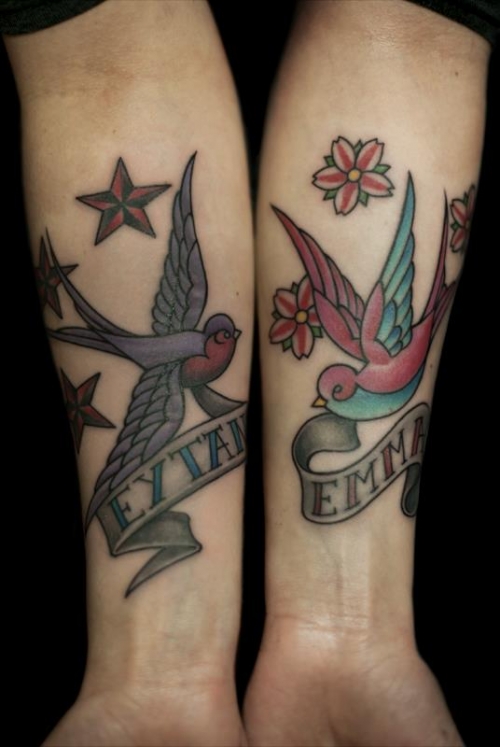 tatouage hirondelle old school noir et blanc