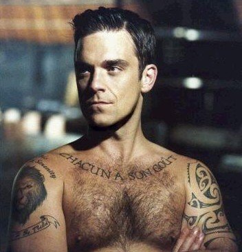 tatouage hirondelle robbie william