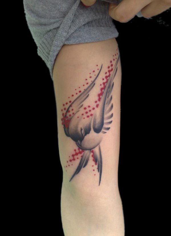tatouage hirondelle rose