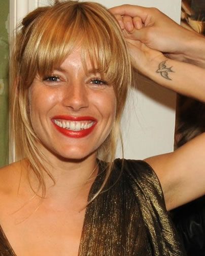 tatouage hirondelle sienna miller