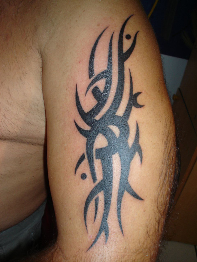 tatouage homme discret tribal
