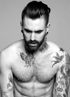 tatouage homme torse oiseau