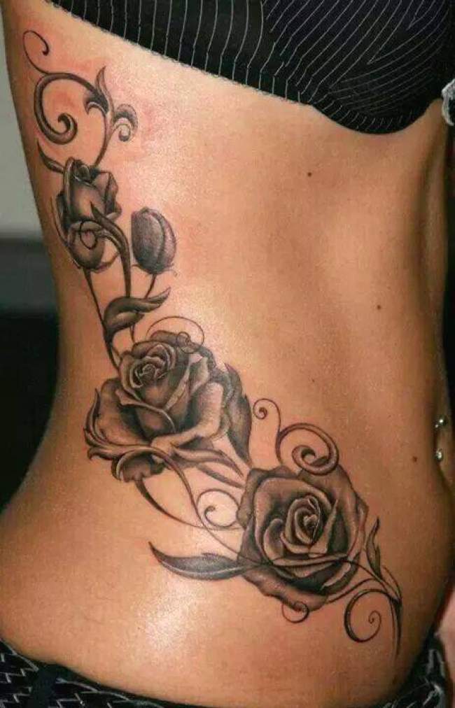 tatouage homme ventre coté