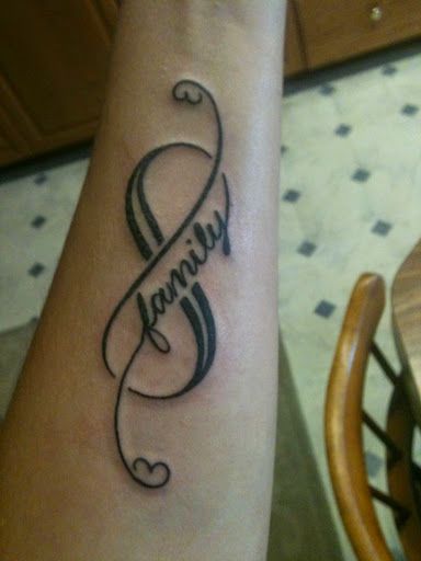 tatouage infini avant bras