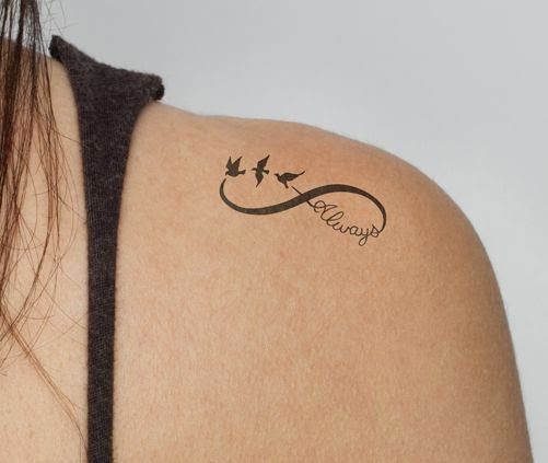 tatouage infini avec oiseau