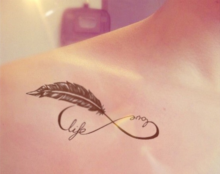 Tatouage infini avec plume