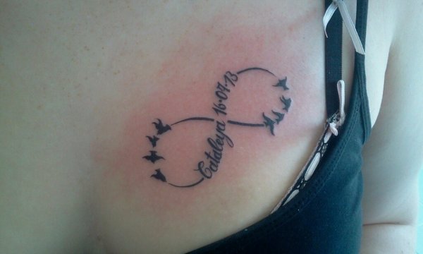 tatouage infini avec prenom