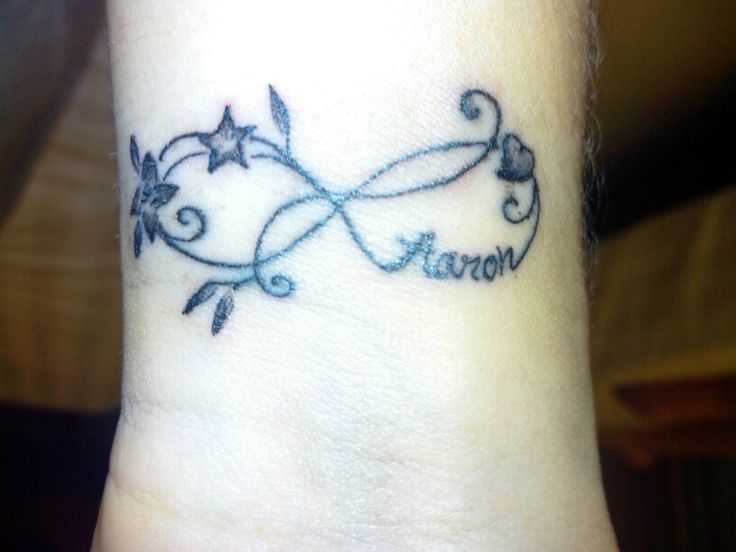 tatouage infini avec prenom
