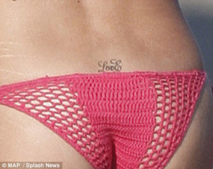 tatouage infini bas du dos