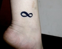 tatouage infini cheville