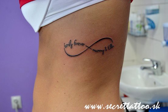 tatouage infini cote