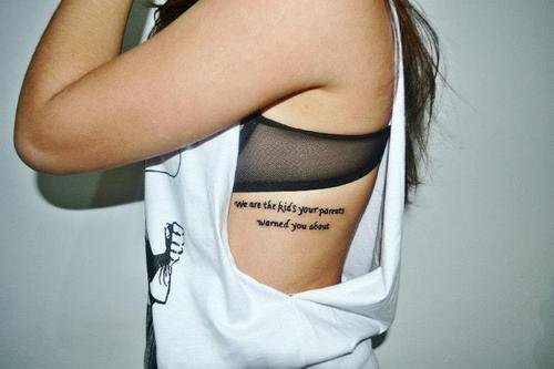 tatouage infini cote