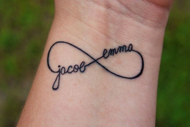 Tatouage infini et prenom