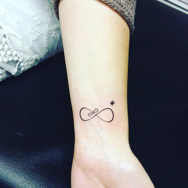 tatouage infini etoile