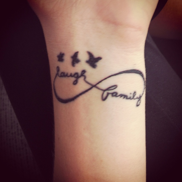 tatouage infini femme
