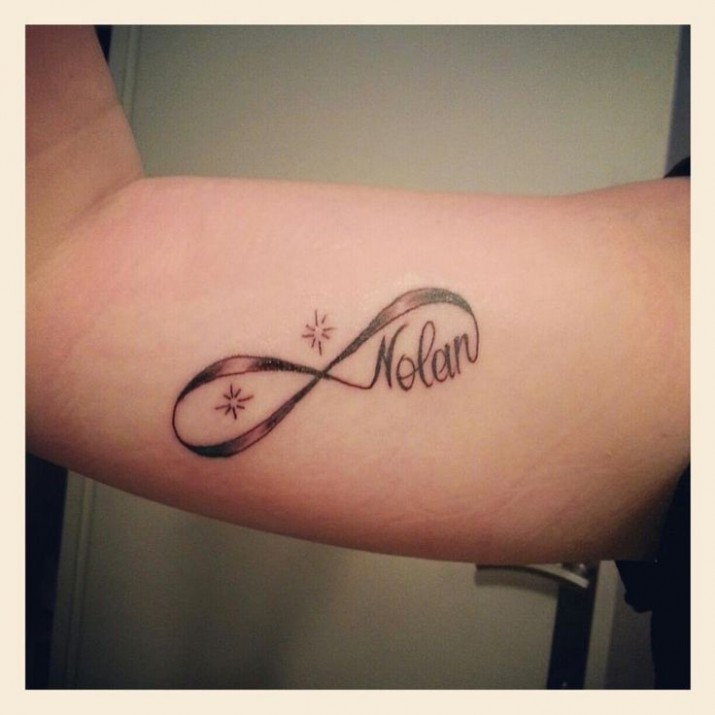 tatouage infini lettre
